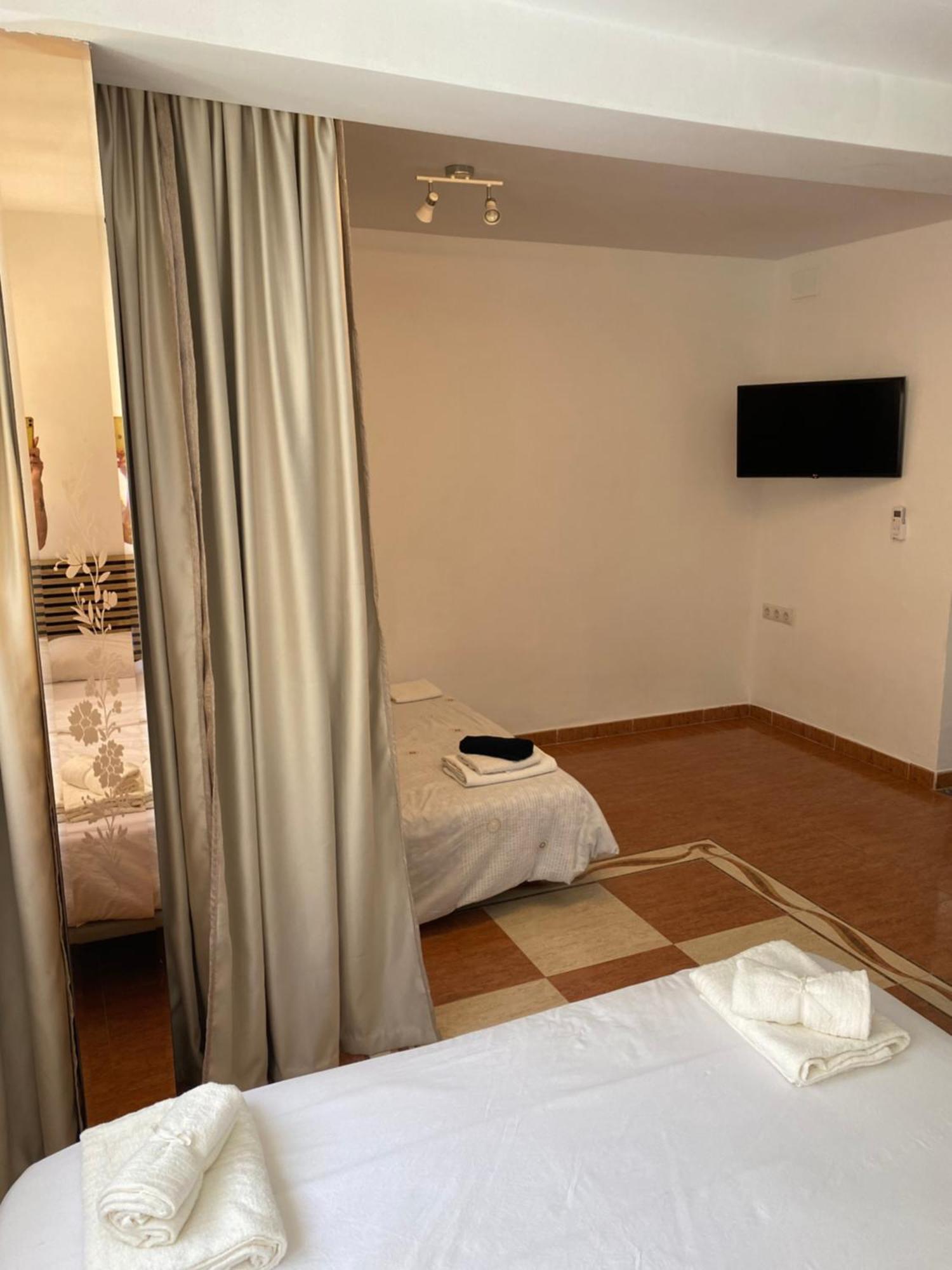 Habitaciones Con Bano Y Cocina Privada 발렌시아 외부 사진